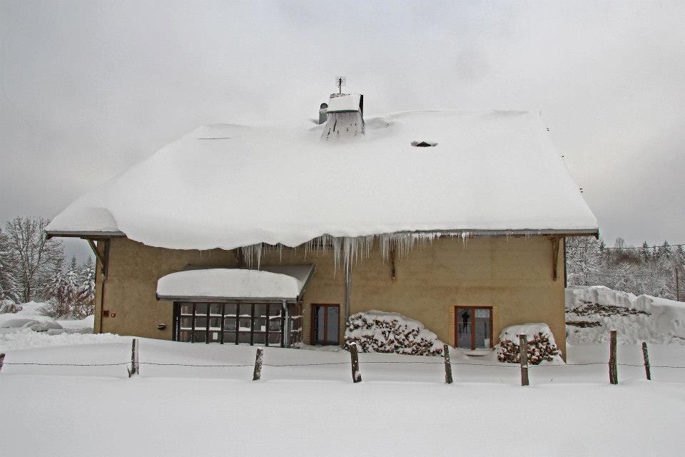 Auberge De La Perdrix Hauterive-la-Fresse Exteriör bild
