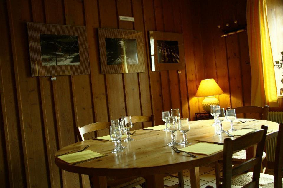 Auberge De La Perdrix Hauterive-la-Fresse Exteriör bild