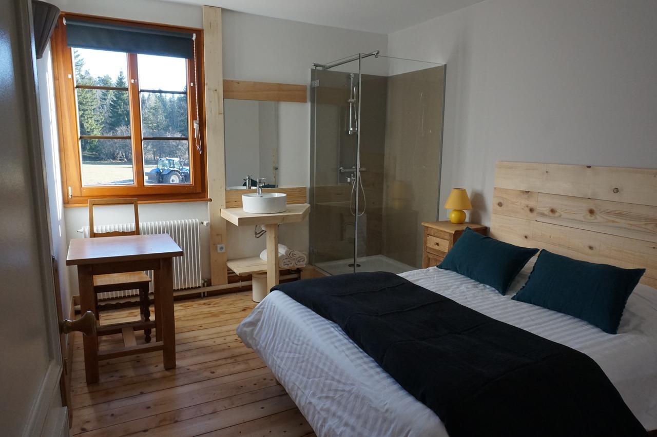 Auberge De La Perdrix Hauterive-la-Fresse Exteriör bild