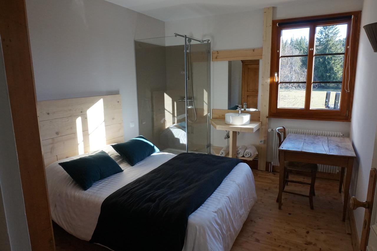 Auberge De La Perdrix Hauterive-la-Fresse Exteriör bild