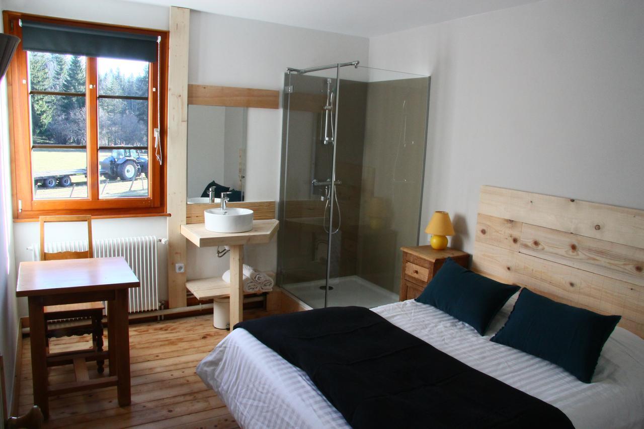 Auberge De La Perdrix Hauterive-la-Fresse Exteriör bild