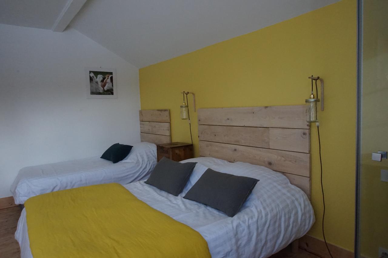Auberge De La Perdrix Hauterive-la-Fresse Exteriör bild