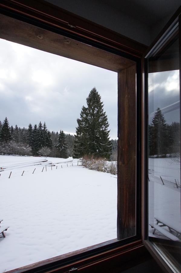 Auberge De La Perdrix Hauterive-la-Fresse Exteriör bild