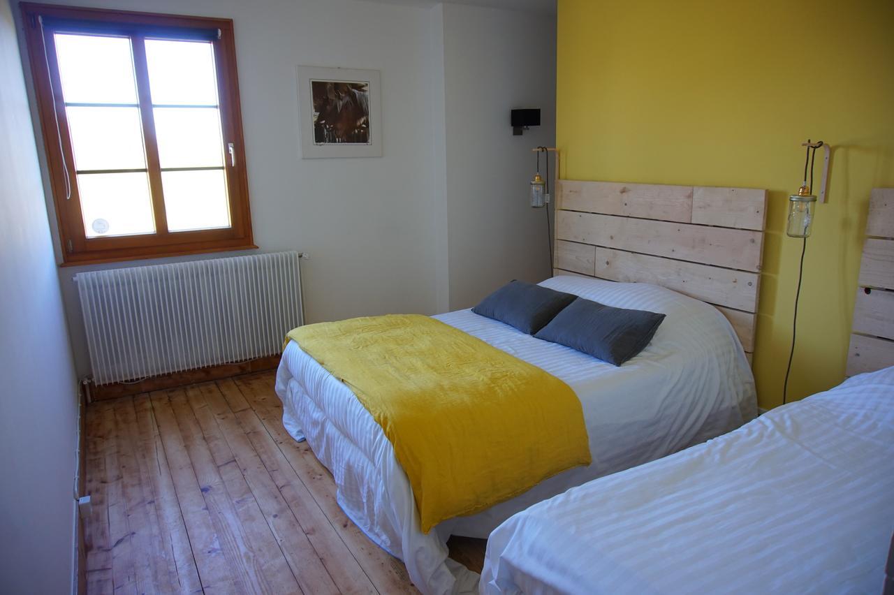 Auberge De La Perdrix Hauterive-la-Fresse Exteriör bild
