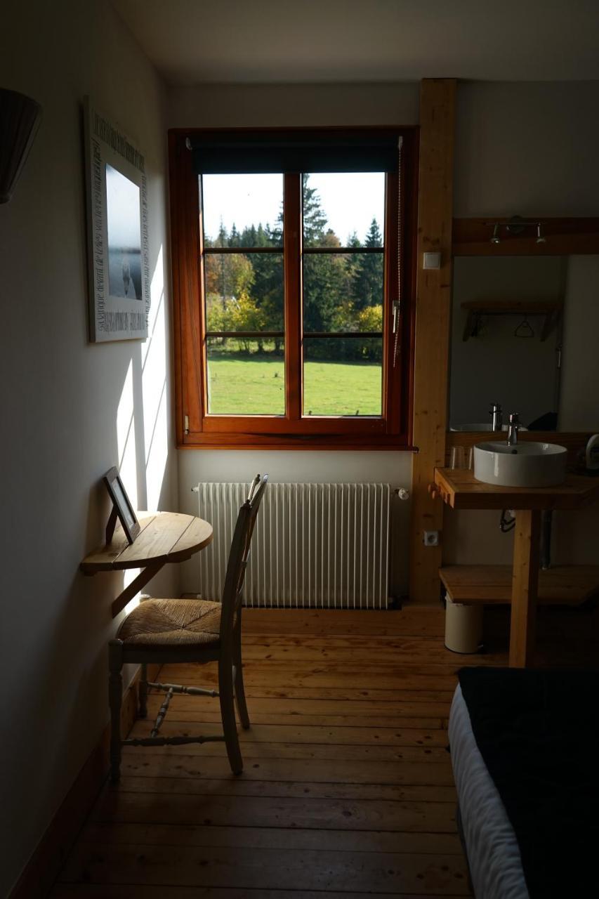 Auberge De La Perdrix Hauterive-la-Fresse Exteriör bild