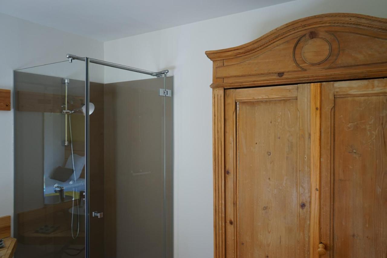 Auberge De La Perdrix Hauterive-la-Fresse Exteriör bild